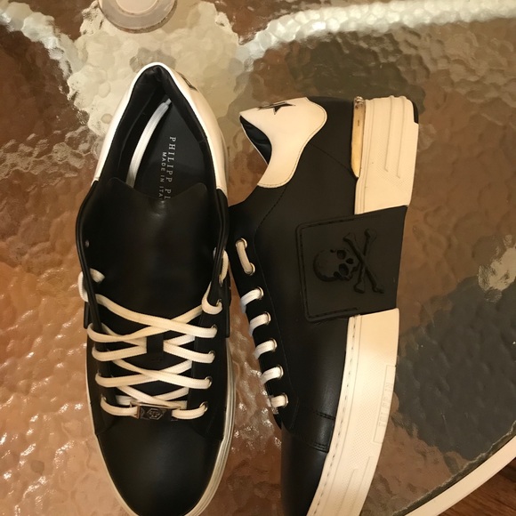 Designer sneaker shoes - Picture 2 of 2